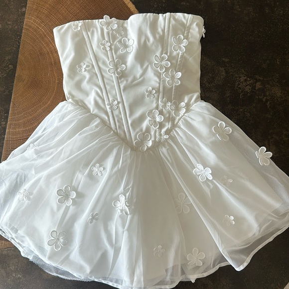 Justina Playsuit from Babyboo - Picture 2 of 6